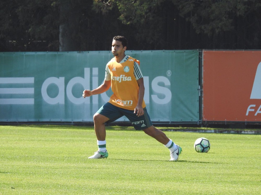  Jean volta a treinar com bola e vira opção para reforçar lateral do Palmeiras