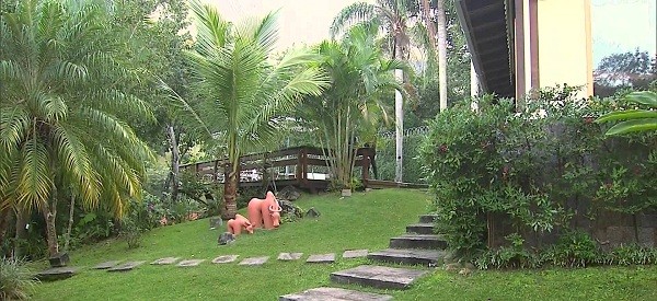A casa de Elba é uma espécie de ponto turístico de Trancoso e palco de várias festas e saraus (Foto: Divulgação) A casa de Elba é uma espécie de ponto turístico de Trancoso e palco de várias festas e saraus (Foto: Divulgação)
