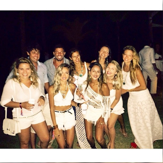 Paula Morais curtindo com os amigos (Foto: Instagram / Reprodução)