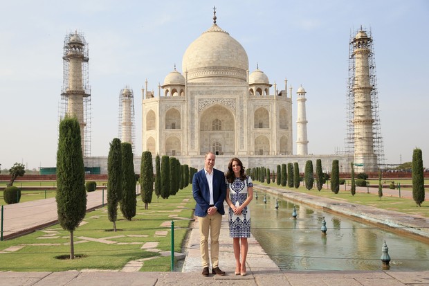 Kate Middleton e Príncipe William visitam o Taj Mahal, na Índia (Foto: Getty Image)