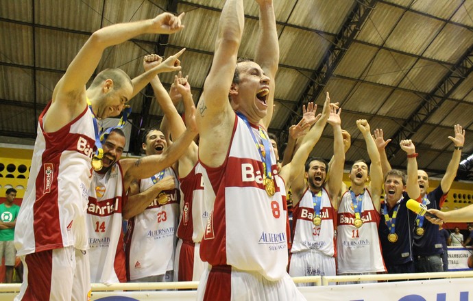 Caxias campeão Liga Ouro 2015 basquete (Foto: Guilherme Peixinho/LNB)