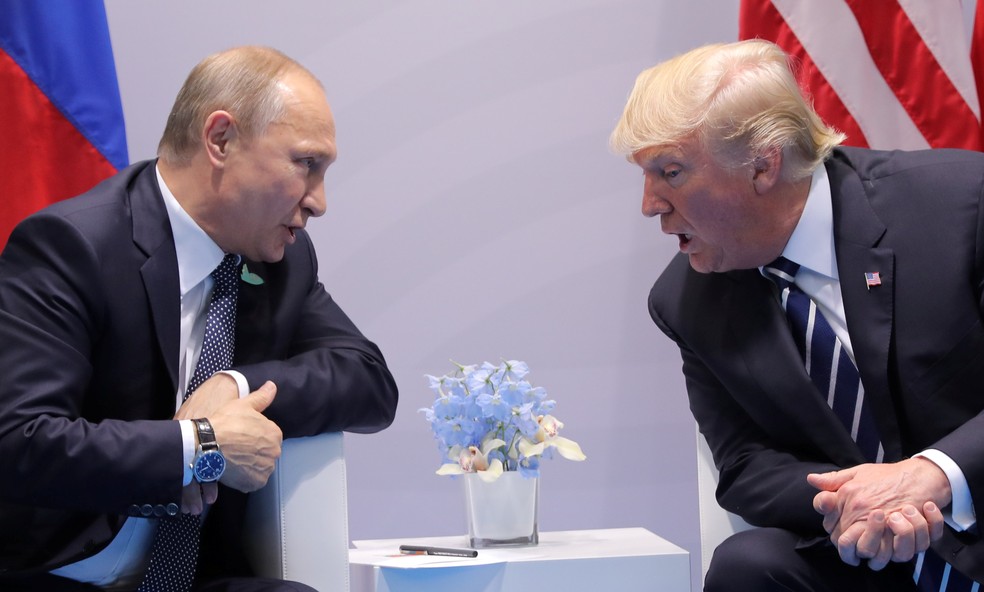 Vladimir Putin e Donald Trump durante encontro em Hamburgo, na Alemanha (Foto: REUTERS/Carlos Barria )