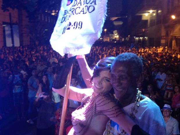 Peninha e Ana Paula são mestre-sala e porta-bandeira (Foto: Daniel Silveira / G1)