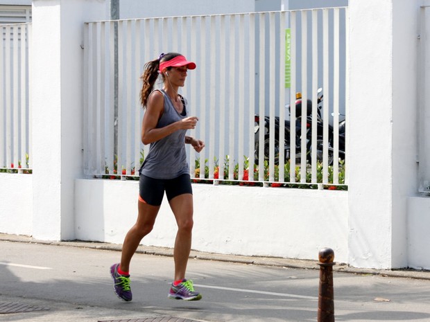 Cynthia Howllet corre na Lagoa (Foto: JC Pereira / AgNews)