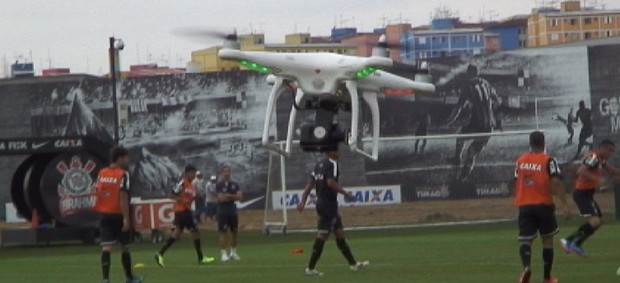 Drone no treino do Corinthians (Foto: Sergio Gandolphi / globoesporte.com)