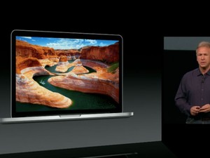 Philip Schiller apresenta o novo MacBook Pro de 13 polegadas (Foto: Reprodução)