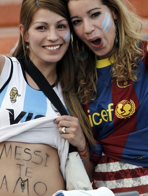 messi torcida argentina x uruguai (Foto: AFP)