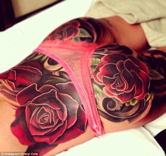 A tatuagem de Cheryl Cole (Foto: Reprodução)