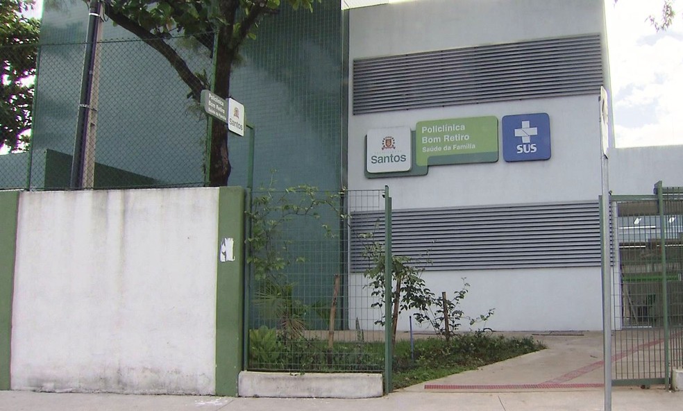 Remédio vencido foi retirado de policlínica em Santos, SP (Foto: Reprodução/TV Tribuna)