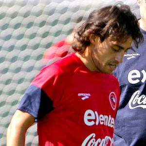 Técnico do Chile descarta utilizar Valdivia nos jogos contra Irã e Brasil