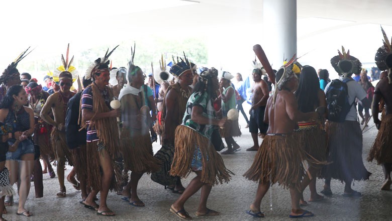 indios-brasilia-palacio-planalto (Foto: Antônio Cruz/Agência Brasil)