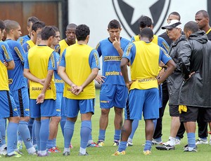Oswaldo de Oliveira no treino do Botafogo (Foto: Cezar Loureiro / Agência O Globo)
