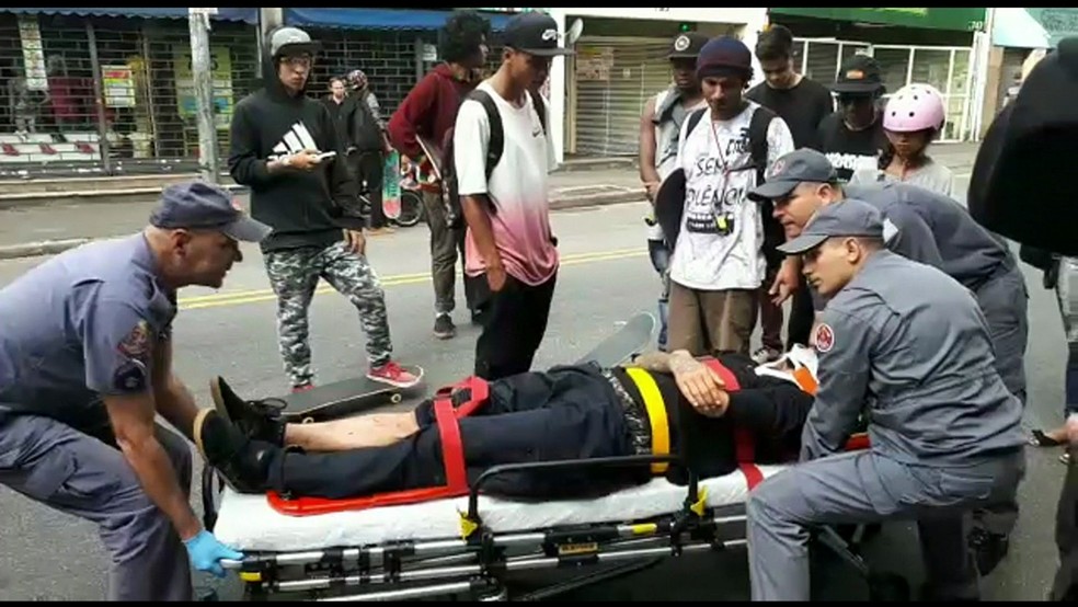 Motorista atropela grupo de skatistas durante evento em SP (Foto: Reprodução Globonews)