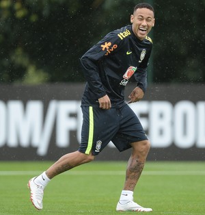 Neymar no treino da seleção brasileira na Cidade do Galo (Foto: Pedro Martins/MoWa Press)