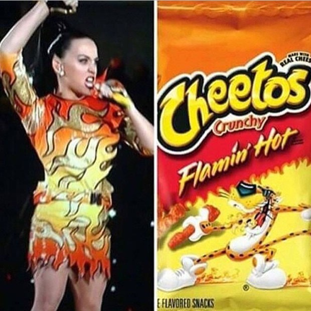 Look de Katy Perry no Super Bowl é comparado à embalagem de um biscoito (Foto: Instagram/ Reprodução)