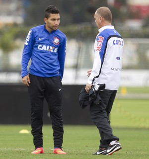 Mano exalta números de Petros, mas vê elenco forte: 