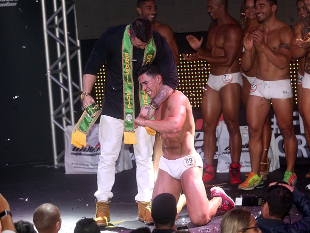 Kaio Ferlete, vencedor do concurso Garoto Fitness, em prêmio em São Paulo (Foto: Iwi Onodera/ EGO)