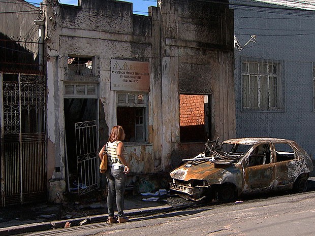 Incêndio atinge estabelecimento e veículo no Barbalho, Salvador (Foto: Imagem/ TV Bahia)