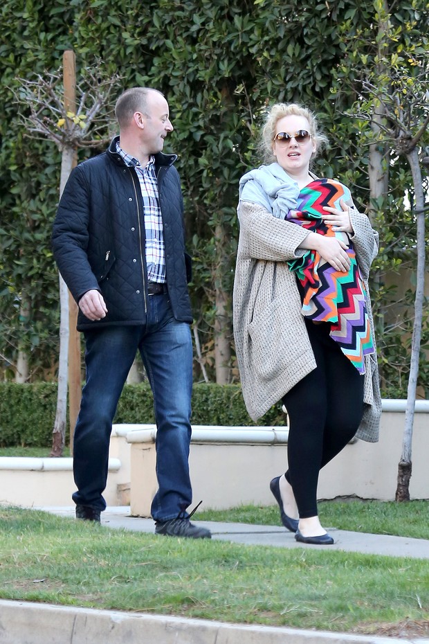 Adele com o filho (Foto: Agência/ Grosby Group)