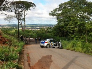 Chacina que deixou quatro garotas mortas ocorreu no Morro do Mendanha, em Goiânia, Goiás (Foto: Mariana Martins/TV Anhanguera)