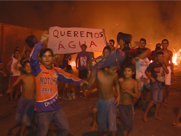 G Moradores Bloqueiam Via Em Protesto Por Falta D Gua Em Bairros De