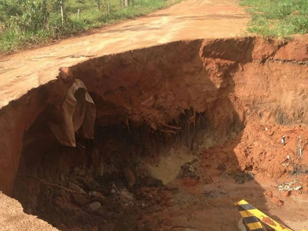 Trecho, na regio do Portal Kayabi, teve que ser totalmente interditado. (Foto: Assessoria/Prefeitura de Sorriso)