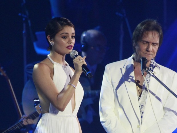 Sophie Charlotte canta com Roberto Carlos em show no Rio (Foto: isa) Sophie Charlotte canta com Roberto Carlos em show no Rio (Foto: isa)