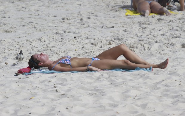 Giovanna Ewbank na praia da Barra (Foto: Dilson Silva / AgNews)