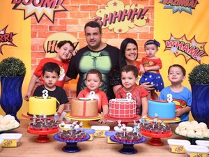 Layane Cedraz com o marido e os seis filhos durante o aniversário de três anos dos quadrigêmeos (Foto: Greyce Coli/Arquivo Pessoal) Layane Cedraz com o marido e os seis filhos durante o aniversário de três anos dos quadrigêmeos (Foto: Greyce Coli/Arquivo Pessoal)