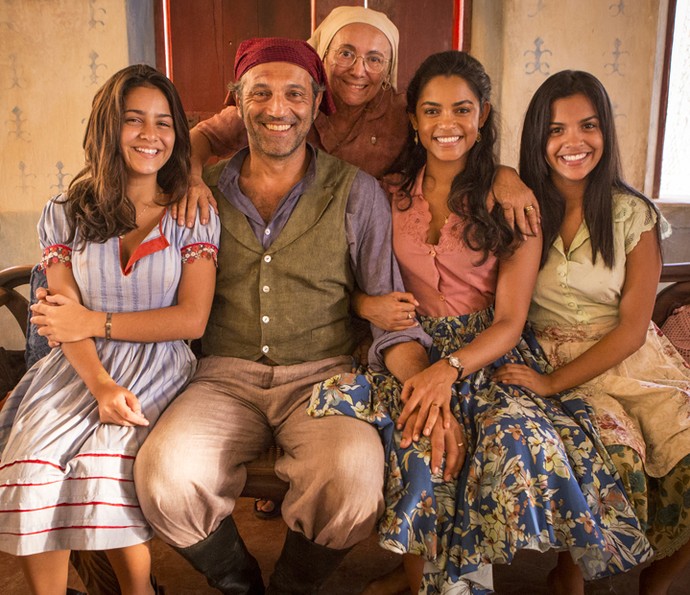 Olívia, Santo, Piedade, Luzia e Isabel formam a família dos Anjos (Foto: Felipe Monteiro/ Gshow)