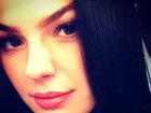 Isis Valverde posta foto com cabelos mais escuros: 'Branca de Neve'