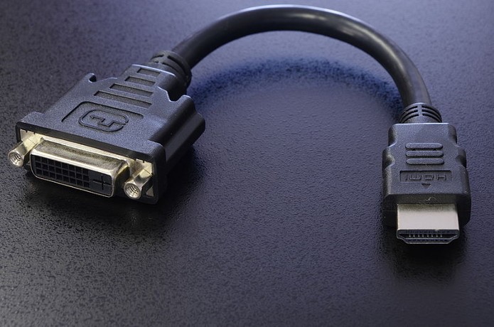 Adaptador com concetores HDMI e DVI (Foto: Reprodução/Wikimedia Commons) (Foto: Adaptador com concetores HDMI e DVI (Foto: Reprodução/Wikimedia Commons))