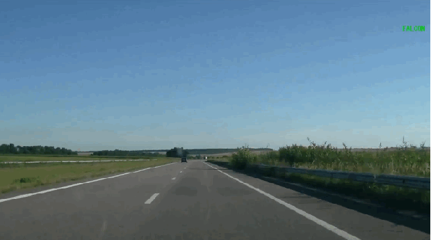 [Internacional] Veja um helicóptero dar um passeio por uma rodovia Milmi8