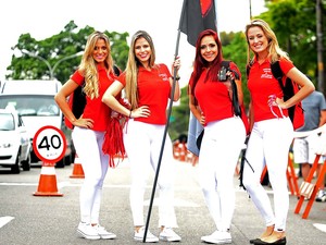 Confira a festa da torcida que está em Interlagos para o GP do Brasil (Marcos Ribolli / Globoesporte.com)