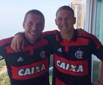 Schweinsteiger e Podolski alemanha camisa flamengo (Foto: Reprodução) Schweinsteiger e Podolski alemanha camisa flamengo (Foto: Reprodução)
