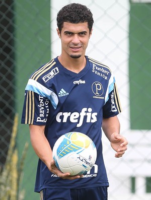 Palmeiras espera ter Egídio até terça, e lateral mostra ansiedade para estreia