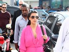 Kim Kardashian e Kanye West visitam a quadra da Mangueira