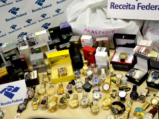 Relógios estavam entre os materiais apreendidos (Foto: Divulgação/Receita Federal)