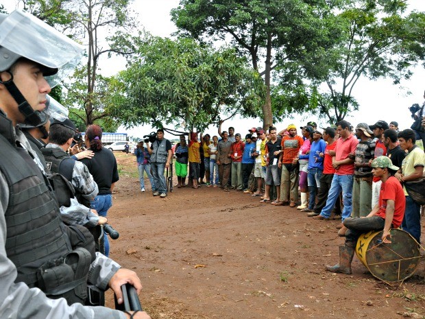 Protesto no lixão do Dom Antônio Barbosa (Foto: Gabriela Pavão/G1 MS)