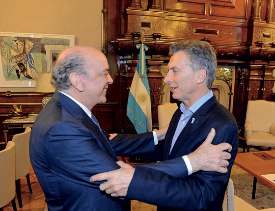 José Serra e Mauricio Macri durante encontro (Foto: Reuters)