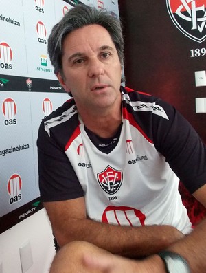 Caio Junior, técnico do Vitória (Foto: Thiago Pereira)