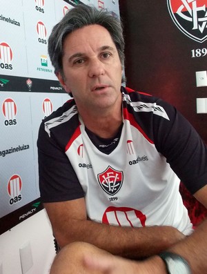 Caio Junior, técnico do Vitória (Foto: Thiago Pereira) Caio Junior, técnico do Vitória (Foto: Thiago Pereira)