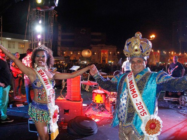 Rei Momo e Rainha foram eleitos em clima de festa na noite desta sexta (30) (Foto: Elias Medeiros/G1)