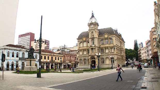 O Paço foi construído de 1914 a 1916 para servir de sede própria do poder municipal da cidade de Curitiba (Foto: Reprodução/RPC)