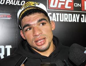 Ronny Markes na entrevista após a luta no UFC São Paulo (Foto: João Gabriel)