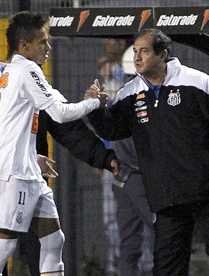 Neymar e Muricy Ramalho na partida do Santos contra o Once Caldas (Foto: AFP)