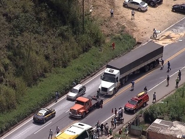 G1 BH 12h30 Carreta Bloqueia Trecho Da BR 381 Na Altura Do Jardim