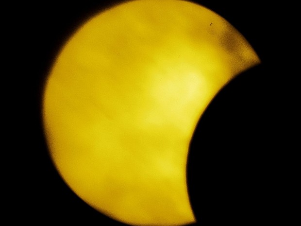 Alunos de Taubaté usam telescópio para avistar eclipse solar (Foto: Felipe Machado/arquivo pessoal)