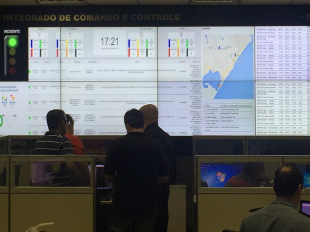 Centro Integrado de Comando e Controle monitora passagem de tocha e níveis de alerta para Olimpíada (Foto: Henrique Coelho/G1)