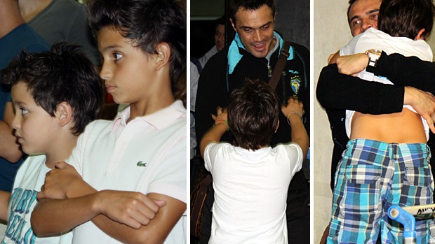 Falcão é recebido pelos filhos no Aeroporto Leite Lopes, em Ribeirão Preto (Foto: Cleber Akamine / globoesporte.com)